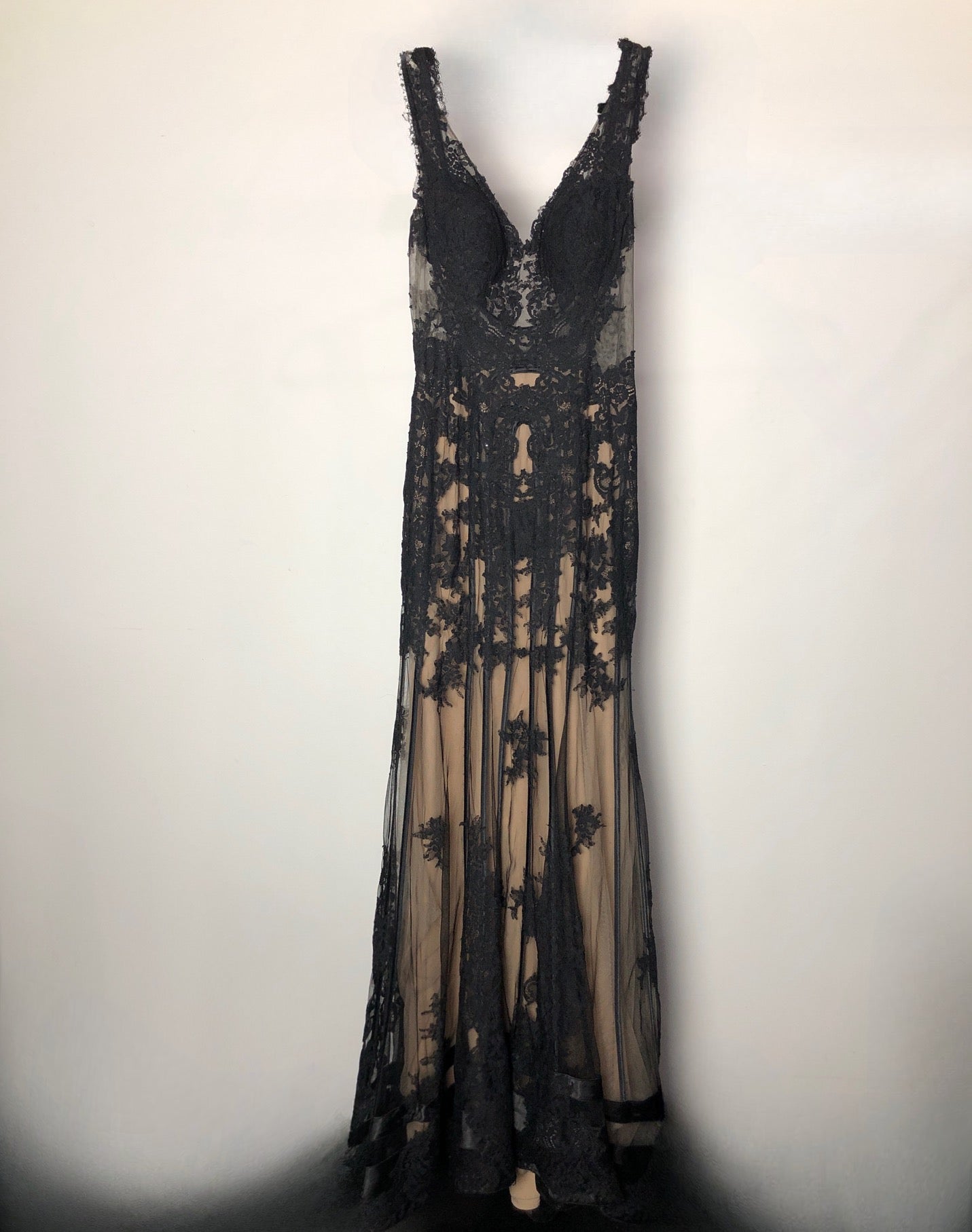 SHERRI HILL-NUDE/BLACK(SIZE 8) image 2