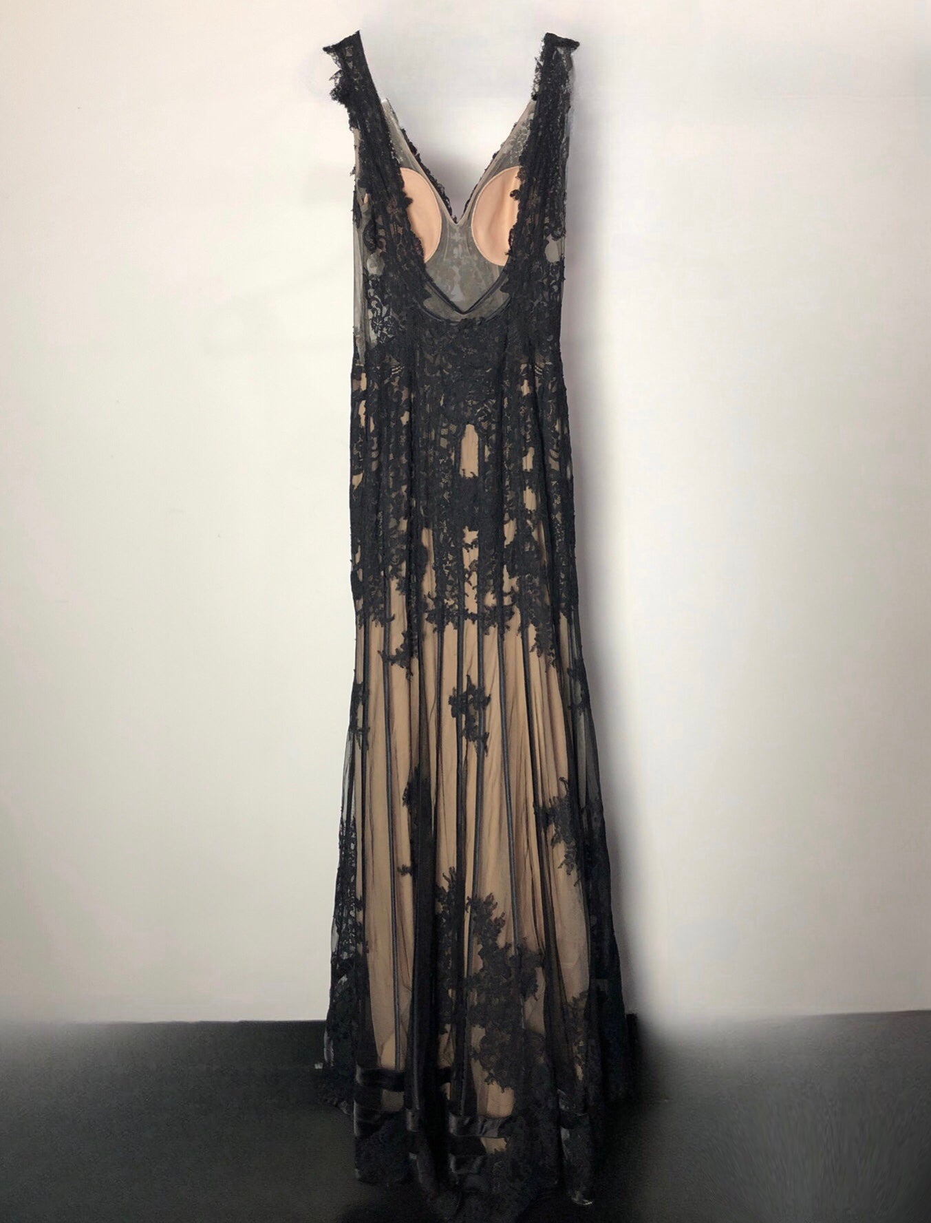 SHERRI HILL-NUDE/BLACK(SIZE 8) image 3
